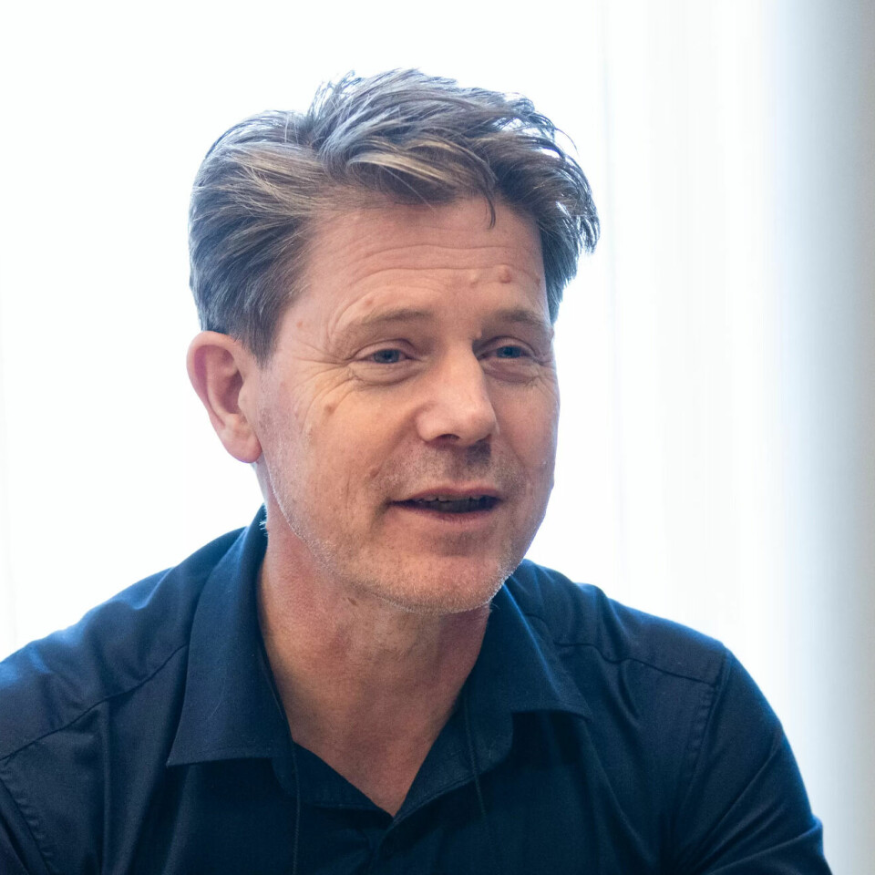 Bernt G. Apeland i Hovedorganisasjonen Virke vil ha mindre fokus på sykelønn - og mer på hvordan man får ned fraværet. Bernt G. Apeland i Hovedorganisasjonen Virke vil ha mindre fokus på sykelønn - og mer på hvordan man får ned fraværet.
