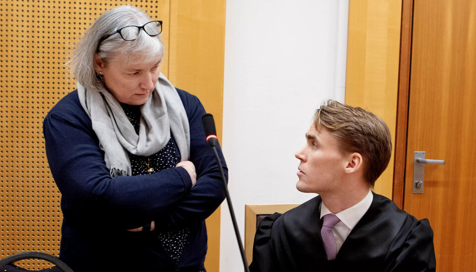 TAPTE: Beredskapsforelder Bente Øiestad, her sammen med advokat Morten Mønnich fra Fagforbundet. TAPTE: Beredskapsforelder Bente Øiestad, her sammen med advokat Morten Mønnich fra Fagforbundet.