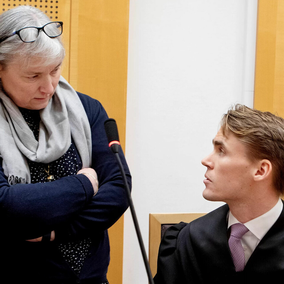 TAPTE: Beredskapsforelder Bente Øiestad, her sammen med advokat Morten Mønnich fra Fagforbundet. TAPTE: Beredskapsforelder Bente Øiestad, her sammen med advokat Morten Mønnich fra Fagforbundet.