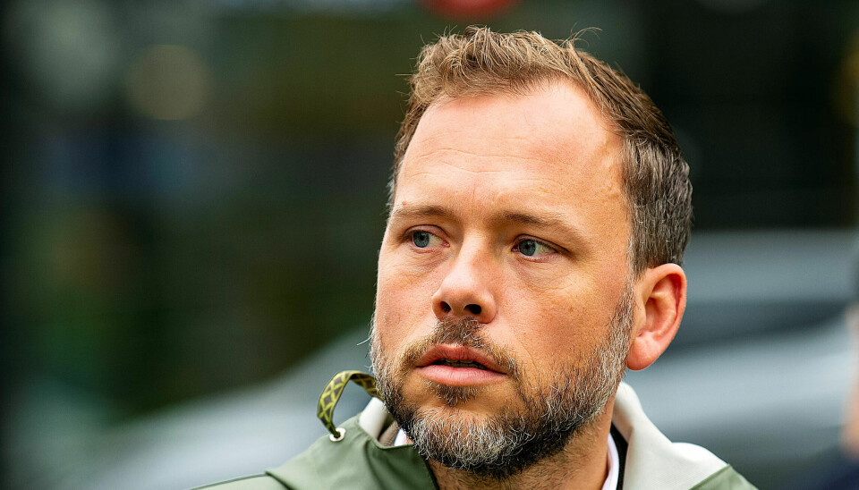 – Vi må forandre systemet, fastslår Lysbakken. SV mener det er på tide med en norm for både kompetanse og bemanning i Nav, og en oppfølgingsplikt for Nav. – Vi må forandre systemet, fastslår Lysbakken. SV mener det er på tide med en norm for både kompetanse og bemanning i Nav, og en oppfølgingsplikt for Nav.