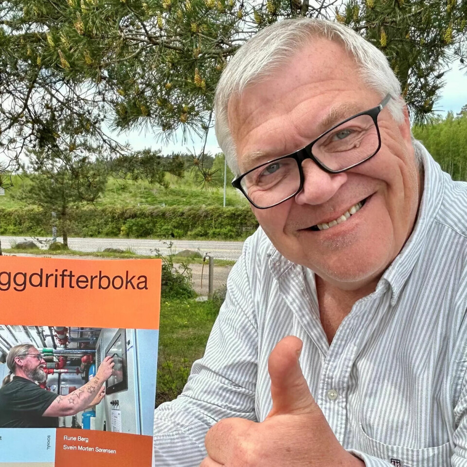 ENDELIG: – Det har vært en enorm jobb, men nå er Svein Morten Sørensen ferdig med læreboka for byggdrifterfaget. ENDELIG: – Det har vært en enorm jobb, men nå er Svein Morten Sørensen ferdig med læreboka for byggdrifterfaget.