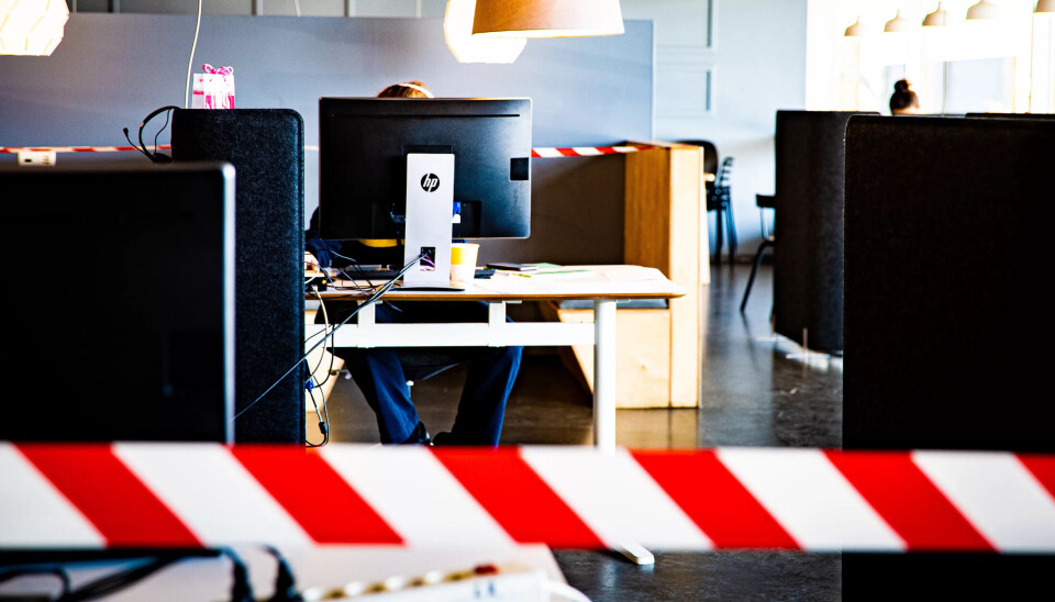 Advarer mot spredning av falske nyheter
