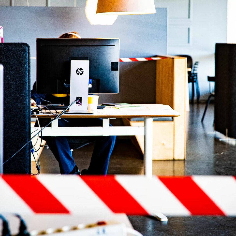 Advarer mot spredning av falske nyheter