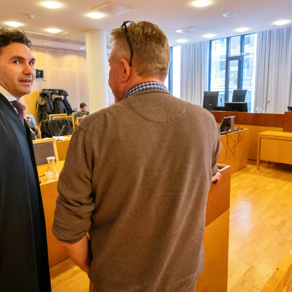 FRYKTER UTFALLET: Stendis advokat Eirik Edvardsen frykter dramatiske konsekvenser dersom saksøkerne vinner fram. Her er han sammen med regiondirektør Bjørn Eide (med ryggen til) da saken ble behandlet i tingretten. FRYKTER UTFALLET: Stendis advokat Eirik Edvardsen frykter dramatiske konsekvenser dersom saksøkerne vinner fram. Her er han sammen med regiondirektør Bjørn Eide (med ryggen til) da saken ble behandlet i tingretten.
