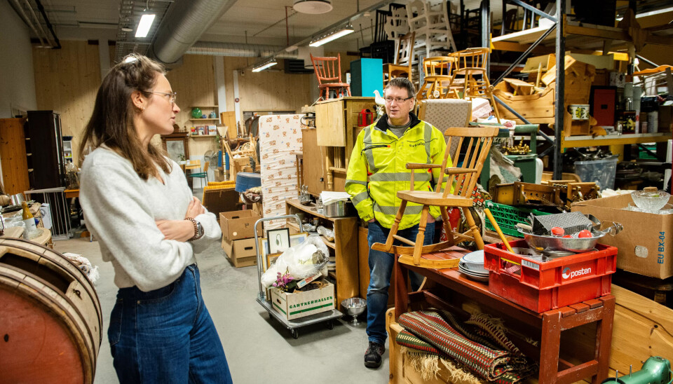 STORE MENGDER: Konseptutvikler Maria Sætersdal Remøe og hovedtillitsvalgt i Sirkula, Vidar Edsberg, på lageret med varer som skal ut i butikkene. STORE MENGDER: Konseptutvikler Maria Sætersdal Remøe og hovedtillitsvalgt i Sirkula, Vidar Edsberg, på lageret med varer som skal ut i butikkene.
