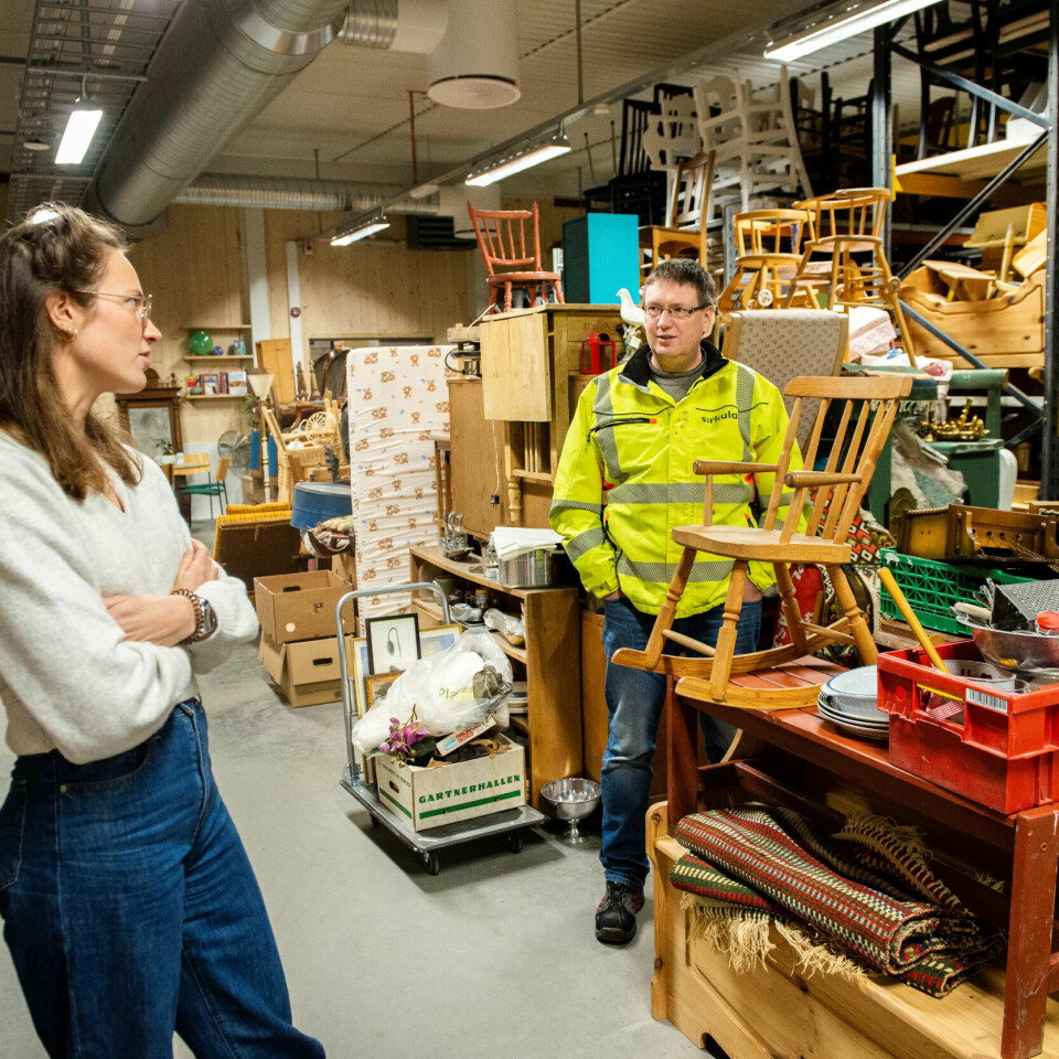 STORE MENGDER: Konseptutvikler Maria Sætersdal Remøe og hovedtillitsvalgt i Sirkula, Vidar Edsberg, på lageret med varer som skal ut i butikkene. STORE MENGDER: Konseptutvikler Maria Sætersdal Remøe og hovedtillitsvalgt i Sirkula, Vidar Edsberg, på lageret med varer som skal ut i butikkene.
