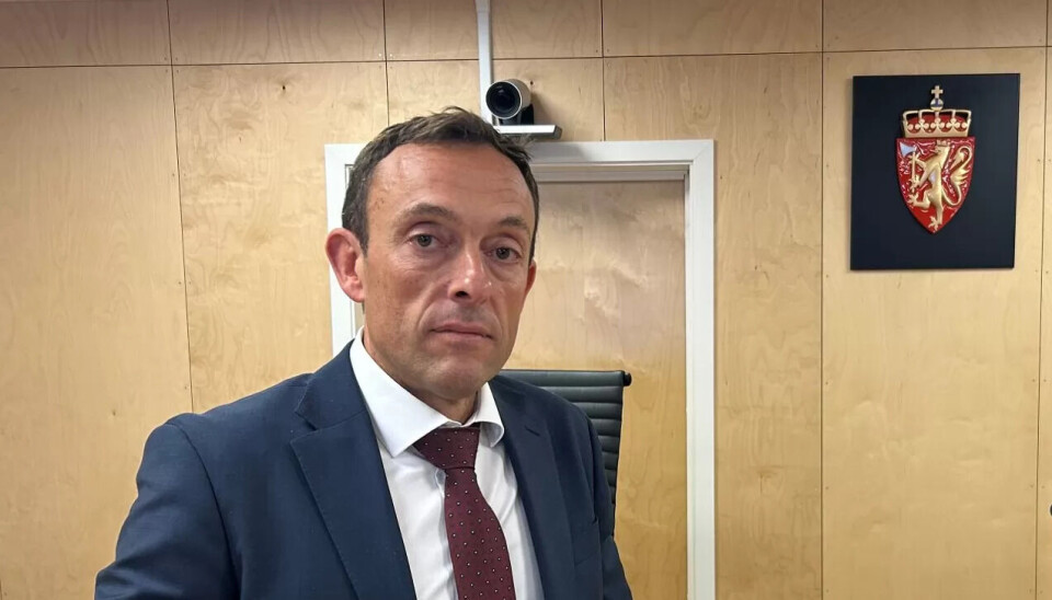 OM HELSEVESENET: – Det er tøffest for de varmeste hendene, de som vil yte omsorg og i tillegg være lojale, sier advokat Fredrik Wildhagen, om det han mener er et viktig aspekt i saken til helsefagarbeideren (57). OM HELSEVESENET: – Det er tøffest for de varmeste hendene, de som vil yte omsorg og i tillegg være lojale, sier advokat Fredrik Wildhagen, om det han mener er et viktig aspekt i saken til helsefagarbeideren (57).