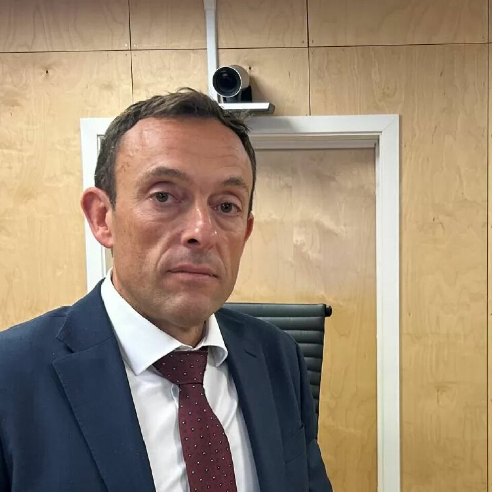 OM HELSEVESENET: – Det er tøffest for de varmeste hendene, de som vil yte omsorg og i tillegg være lojale, sier advokat Fredrik Wildhagen, om det han mener er et viktig aspekt i saken til helsefagarbeideren (57). OM HELSEVESENET: – Det er tøffest for de varmeste hendene, de som vil yte omsorg og i tillegg være lojale, sier advokat Fredrik Wildhagen, om det han mener er et viktig aspekt i saken til helsefagarbeideren (57).