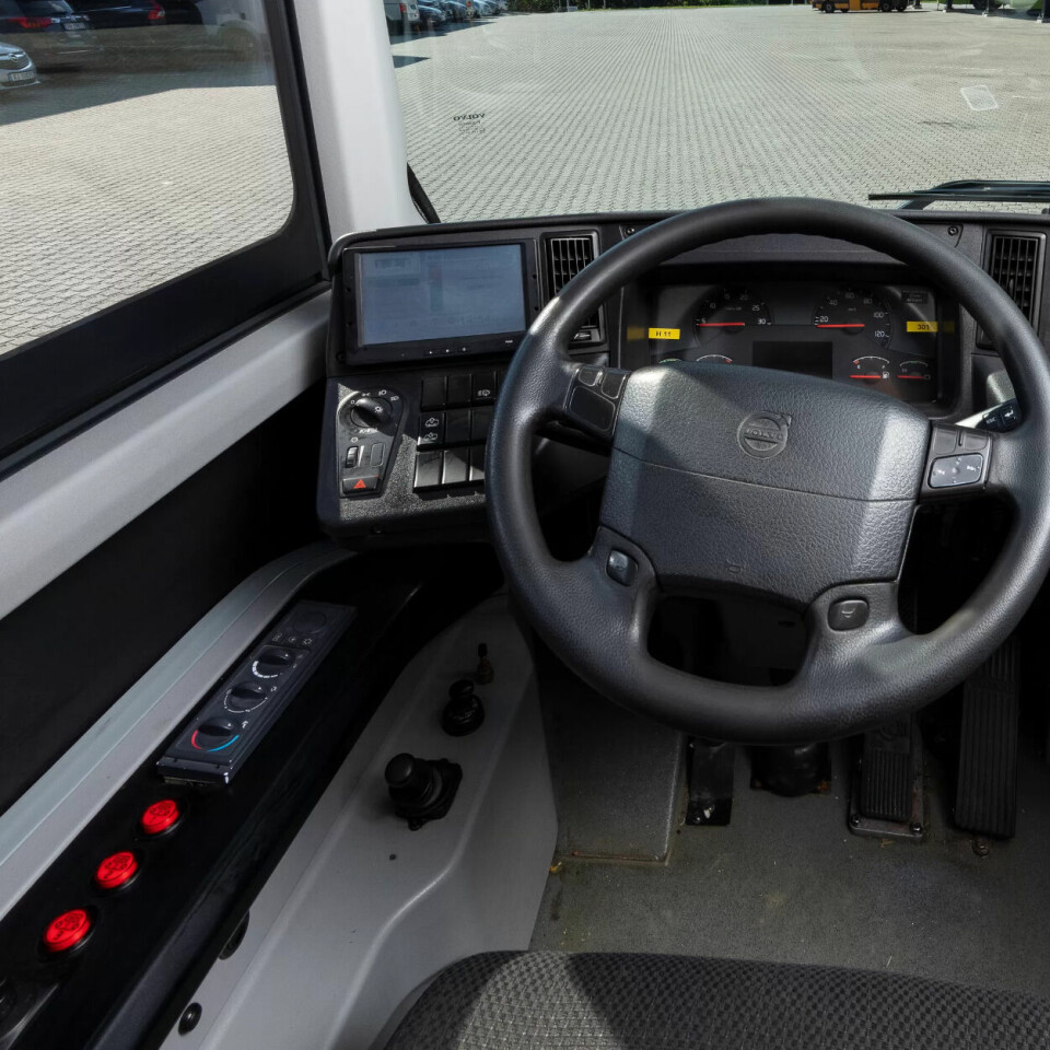 FULL STØTTE: Sjåføren satt seg ned og beveget bussen i to til tre sekunder før samtalen med support ble avsluttet. Vy mente dette ga grunnlag for avskjed. Retten avviser både avskjed og oppsigelse. FULL STØTTE: Sjåføren satt seg ned og beveget bussen i to til tre sekunder før samtalen med support ble avsluttet. Vy mente dette ga grunnlag for avskjed. Retten avviser både avskjed og oppsigelse.
