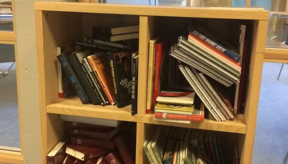 Dette er eit heilt skulebibliotek på ein ikkje namngitt skule. Dette er eit heilt skulebibliotek på ein ikkje namngitt skule.