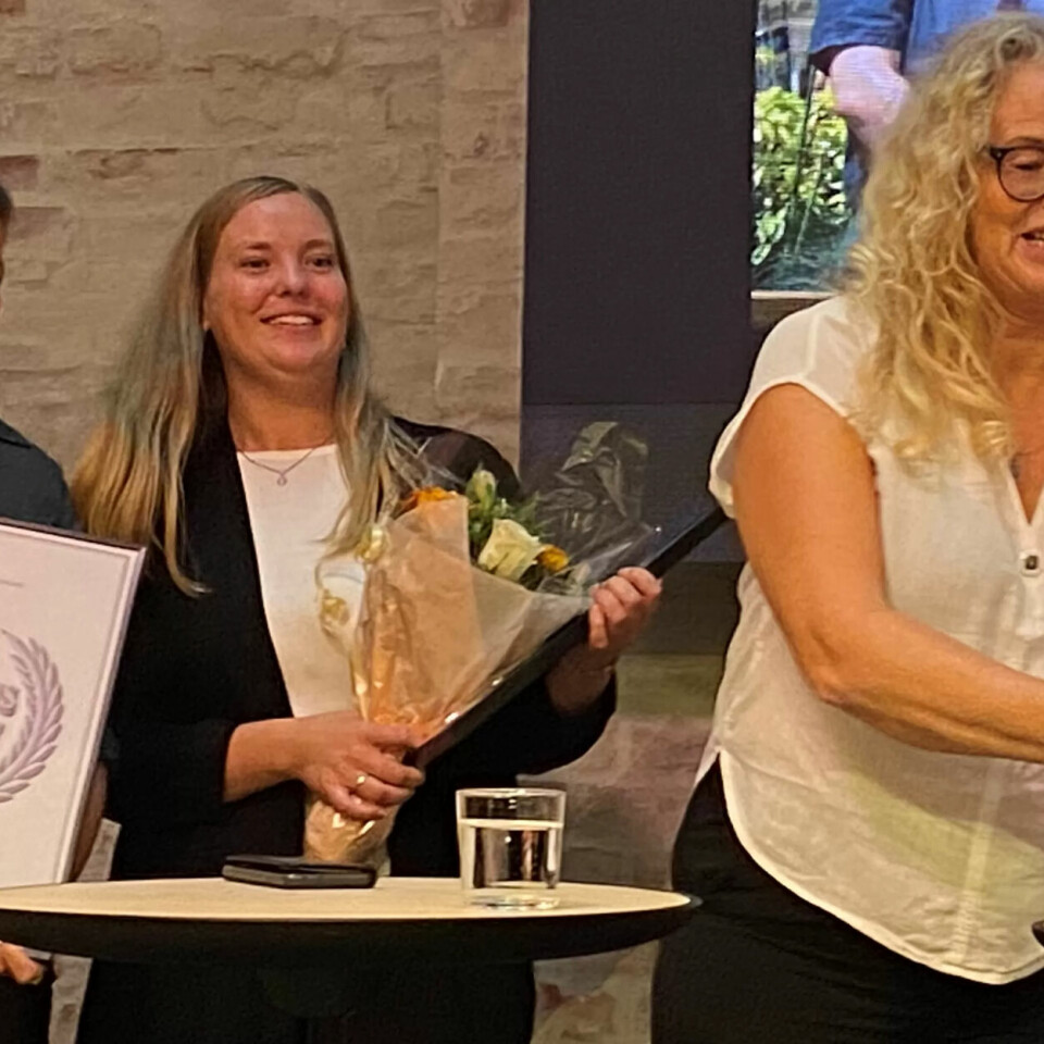 HYLLET FOR ÅPENHET: F.v. Hjelpepleier Elisabeth Andersson, og sykepleierne Svanhild Furre Johannessen og Linda Hellesø fikk Flaviusprisen under Åpenhetsseminaret på Pressens Hus i Oslo torsdag 21. september. HYLLET FOR ÅPENHET: F.v. Hjelpepleier Elisabeth Andersson, og sykepleierne Svanhild Furre Johannessen og Linda Hellesø fikk Flaviusprisen under Åpenhetsseminaret på Pressens Hus i Oslo torsdag 21. september.