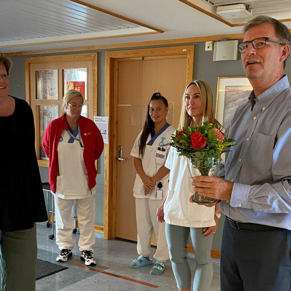 Eldrebyråd Robert Steen (Ap) besøkte Lillohjemmet på Grefsen i Oslo der institusjonsleder Teresa Dentoni (f.v.), tillitsvalgt i Fagforbundet Linda Saraby, tillitsvalgt i Norsk Sykepleierforbund Maria Vanessa Sletmo og avdelingssykepleier Camilla Sundsby fortalte om hvordan det er å jobbe under koronapandemien. Eldrebyråd Robert Steen (Ap) besøkte Lillohjemmet på Grefsen i Oslo der institusjonsleder Teresa Dentoni (f.v.), tillitsvalgt i Fagforbundet Linda Saraby, tillitsvalgt i Norsk Sykepleierforbund Maria Vanessa Sletmo og avdelingssykepleier Camilla Sundsby fortalte om hvordan det er å jobbe under koronapandemien.