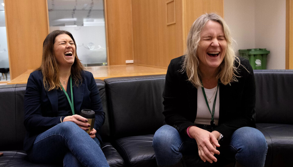Så glad blir man av å bade i kaldt vann sammen. Monica Brandsrud (t.v) og Ingunn Kvivik deler også kontor. Så glad blir man av å bade i kaldt vann sammen. Monica Brandsrud (t.v) og Ingunn Kvivik deler også kontor.