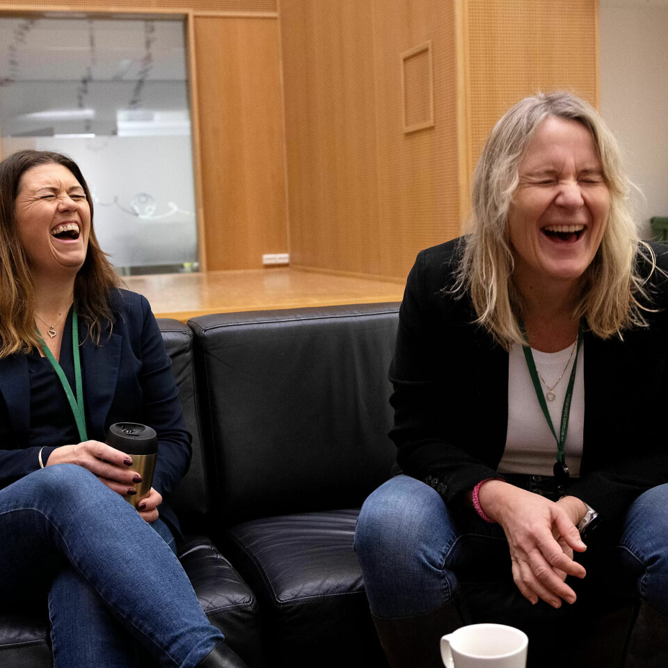 Så glad blir man av å bade i kaldt vann sammen. Monica Brandsrud (t.v) og Ingunn Kvivik deler også kontor. Så glad blir man av å bade i kaldt vann sammen. Monica Brandsrud (t.v) og Ingunn Kvivik deler også kontor.
