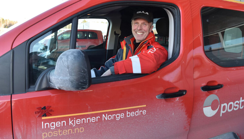 TRAVLE TIDER: Vi er klare til innsats, sier Leif Ove Tvermyr i Arendal. Nå går det mot høysesong og ekstra travle dager for landets postansatte inn mot jul. TRAVLE TIDER: Vi er klare til innsats, sier Leif Ove Tvermyr i Arendal. Nå går det mot høysesong og ekstra travle dager for landets postansatte inn mot jul.