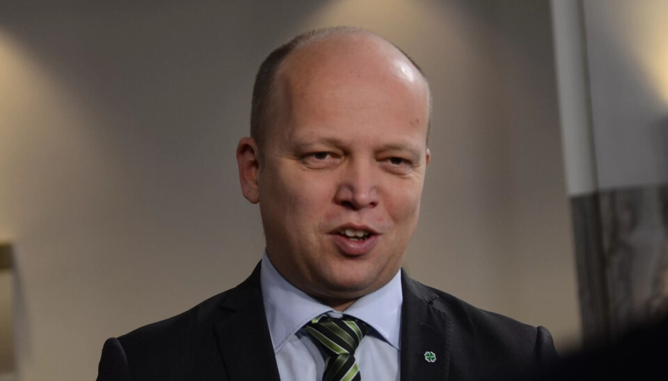 Finansminister Trygve Slagsvold Vedum fastholder påstanden om at en vanlig familie får reallønnsvekst i år, men advarer om raskt stigende rente. Finansminister Trygve Slagsvold Vedum fastholder påstanden om at en vanlig familie får reallønnsvekst i år, men advarer om raskt stigende rente.