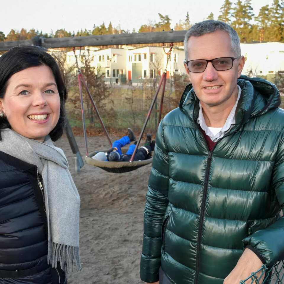 FLYTTET: – Under Erna Solbergs regjering hadde vi i 2018 et overskudd på drøye tre prosent. I 2019–2021 gikk det ned til 0,65 prosent, og i år går vi med et lite underskudd, sier Læringsverksted-gründer Hans Jacob Sundby, her med kone og medeier Randi Sundby. FLYTTET: – Under Erna Solbergs regjering hadde vi i 2018 et overskudd på drøye tre prosent. I 2019–2021 gikk det ned til 0,65 prosent, og i år går vi med et lite underskudd, sier Læringsverksted-gründer Hans Jacob Sundby, her med kone og medeier Randi Sundby.
