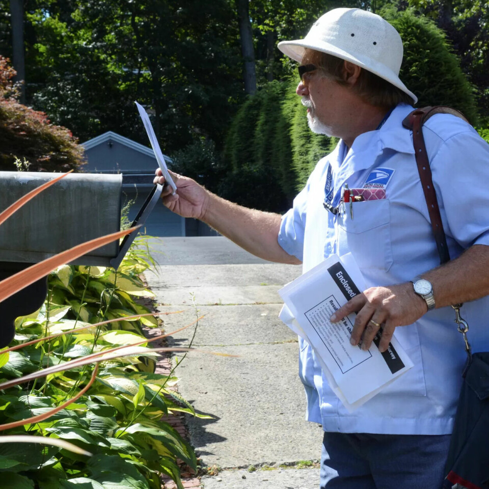 Greg Andregic er tillitsvalgt i National Association of Letter Carriers. Her leverer han post i Pottsville i delstaten Pennsylvania. Greg Andregic er tillitsvalgt i National Association of Letter Carriers. Her leverer han post i Pottsville i delstaten Pennsylvania.