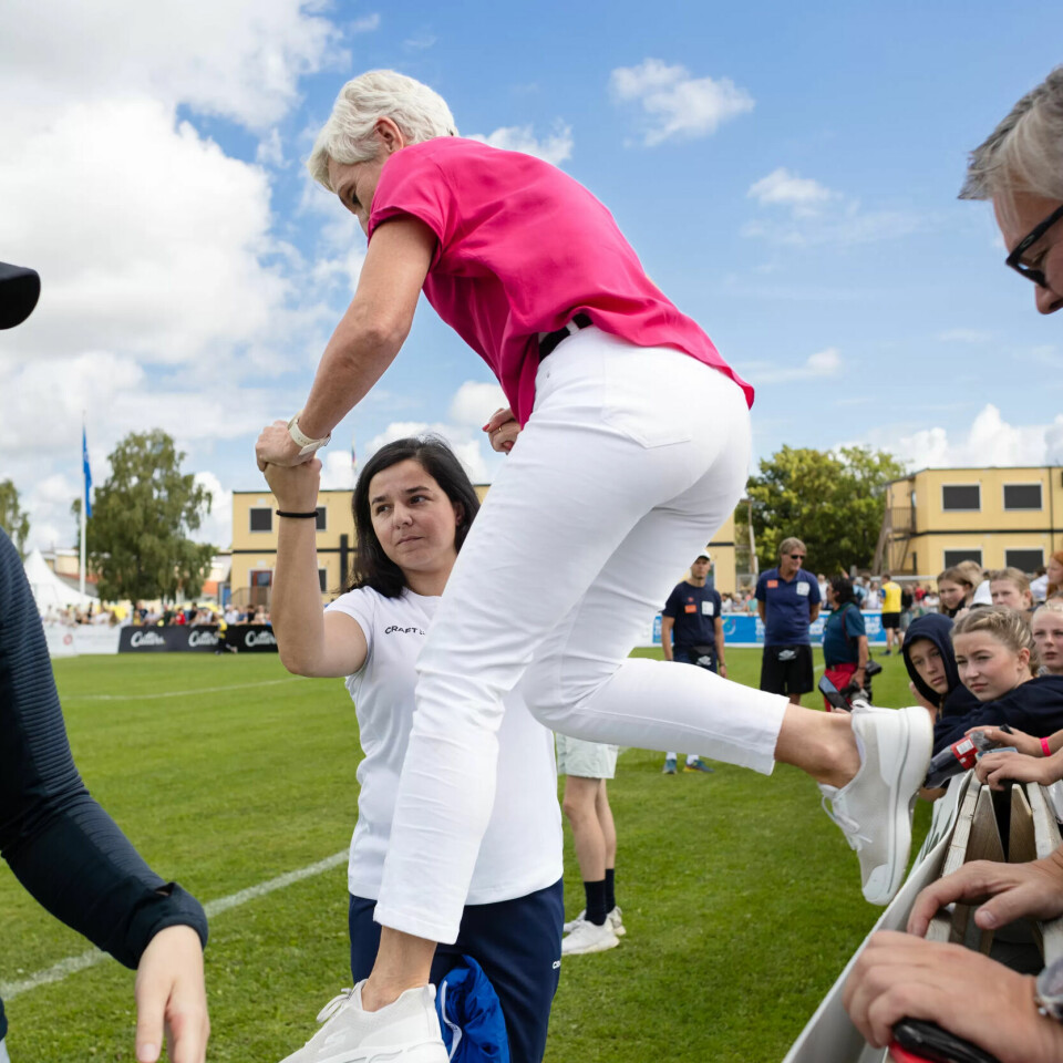 LO-leder Peggy Hessen Følsvik og president i Norges Idrettsforbund, Zaineb Al-Samarai møttes på Norway Cup onsdag. LO-leder Peggy Hessen Følsvik og president i Norges Idrettsforbund, Zaineb Al-Samarai møttes på Norway Cup onsdag.