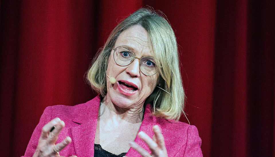 Anniken Huitfeldt måtte gå av som utenriksminister etter habilitetsbråk. Dette førte også til fall fra Kapitals makt-topp. Anniken Huitfeldt måtte gå av som utenriksminister etter habilitetsbråk. Dette førte også til fall fra Kapitals makt-topp.