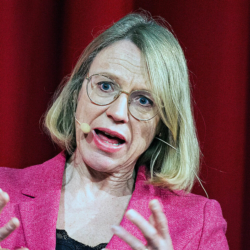 Anniken Huitfeldt måtte gå av som utenriksminister etter habilitetsbråk. Dette førte også til fall fra Kapitals makt-topp. Anniken Huitfeldt måtte gå av som utenriksminister etter habilitetsbråk. Dette førte også til fall fra Kapitals makt-topp.