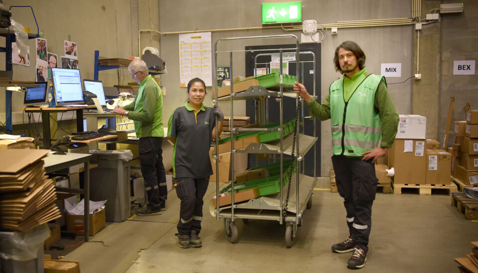 MISNØYE: Knut Knutsen (t.v.), Amphai Yodchiangkham og tillitsvalgt Captain Blåseropptil Storm sier personalflukten fra Bring Warehousings terminal på Berger oppleves som dramatisk. MISNØYE: Knut Knutsen (t.v.), Amphai Yodchiangkham og tillitsvalgt Captain Blåseropptil Storm sier personalflukten fra Bring Warehousings terminal på Berger oppleves som dramatisk.