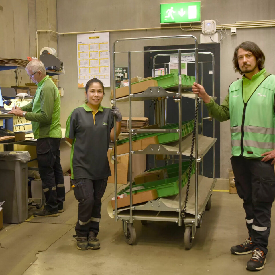 MISNØYE: Knut Knutsen (t.v.), Amphai Yodchiangkham og tillitsvalgt Captain Blåseropptil Storm sier personalflukten fra Bring Warehousings terminal på Berger oppleves som dramatisk. MISNØYE: Knut Knutsen (t.v.), Amphai Yodchiangkham og tillitsvalgt Captain Blåseropptil Storm sier personalflukten fra Bring Warehousings terminal på Berger oppleves som dramatisk.