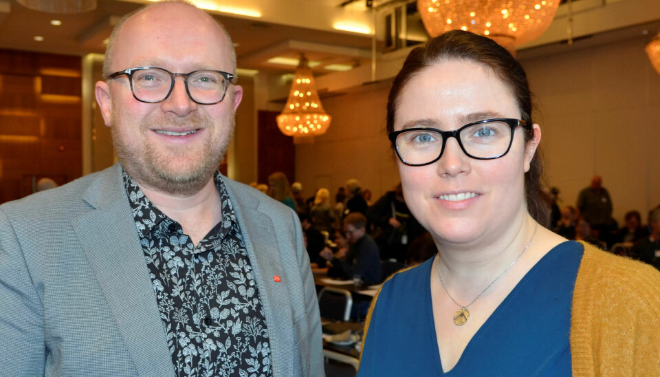 ADVARER: Trond Finstad er leder for Yrkesseksjon for kontor og administrasjon i Fagforbundet. Kjersti Barsok er leder for NTL. Begge fagforeningene har mange medlemmer som jobber med datalagring i det offentlige. De to holdt begge innledninger på E-forvaltningskonferansen tidligere denne måneden, hvor de advarte om å flagge ut lagring av norsk offentlig informasjon. ADVARER: Trond Finstad er leder for Yrkesseksjon for kontor og administrasjon i Fagforbundet. Kjersti Barsok er leder for NTL. Begge fagforeningene har mange medlemmer som jobber med datalagring i det offentlige. De to holdt begge innledninger på E-forvaltningskonferansen tidligere denne måneden, hvor de advarte om å flagge ut lagring av norsk offentlig informasjon.