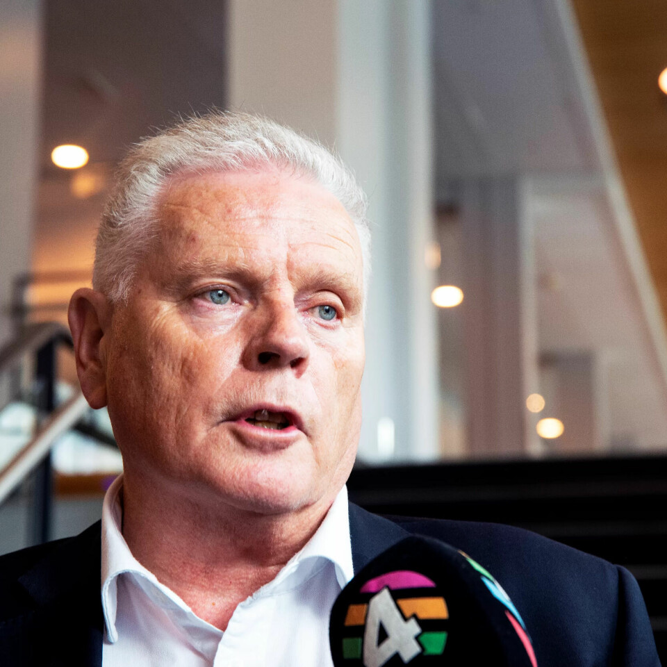 Leder for pensjonistene, Jan Davidsen, skrev ikke under og tar til demonstrasjon utenfor Stortinget 6. juni. Leder for pensjonistene, Jan Davidsen, skrev ikke under og tar til demonstrasjon utenfor Stortinget 6. juni.