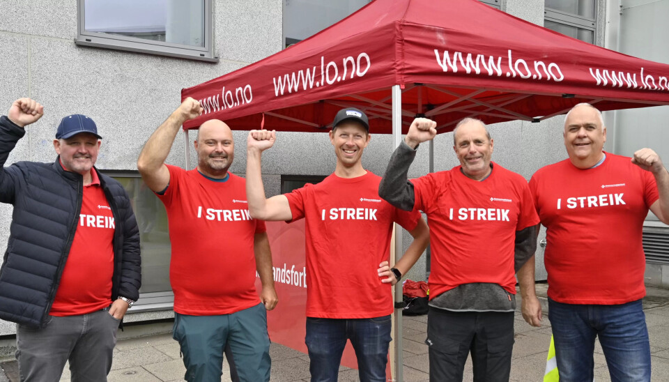Når lærerne streiker, som her i Bergen, sparer kommunene store summer på lønninger som ikke betales. Bergen har hittil spart nesten 29 millioner kroner, skriver Klassekampen. Når lærerne streiker, som her i Bergen, sparer kommunene store summer på lønninger som ikke betales. Bergen har hittil spart nesten 29 millioner kroner, skriver Klassekampen.
