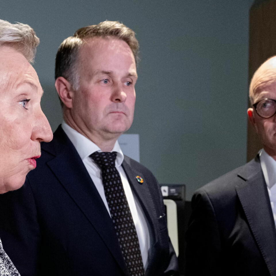 ENIGE: LO og NHO er blitt enige om en vei videre for en ny lavlønnsmodell. (F.v)LO-leder Peggy Hessen Følsvik, riksmekler Mats Ruland og NHO-sjeg Ole Erik Almlid. ENIGE: LO og NHO er blitt enige om en vei videre for en ny lavlønnsmodell. (F.v)LO-leder Peggy Hessen Følsvik, riksmekler Mats Ruland og NHO-sjeg Ole Erik Almlid.