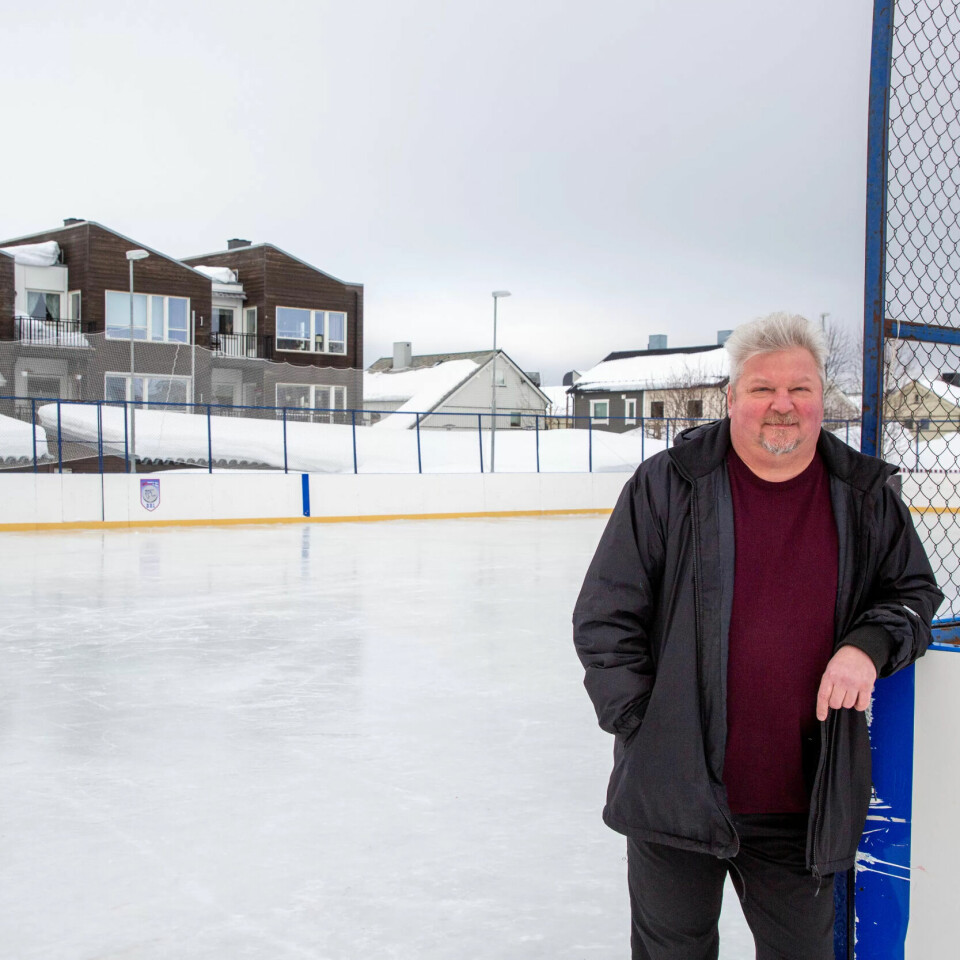 LENGTER ETTER HOCKEYKAMP I BARNETSREGIONEN: William Sjøstrand er kjent fra NRK-serien om amatørlaget Kirkenes Puckers. Som president i Barents hockey league fordømmer BHL krigen i Ukraina. Nå lengter han etter å spille skikkelig hockey igjen etter to år med pandemi. LENGTER ETTER HOCKEYKAMP I BARNETSREGIONEN: William Sjøstrand er kjent fra NRK-serien om amatørlaget Kirkenes Puckers. Som president i Barents hockey league fordømmer BHL krigen i Ukraina. Nå lengter han etter å spille skikkelig hockey igjen etter to år med pandemi.