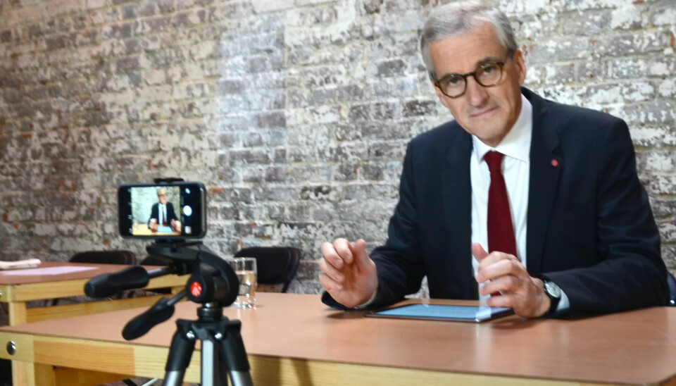 Et mobilkamera, et stativ og en internettforbindelse er det som skal til for å sende live på Facebook. Et mobilkamera, et stativ og en internettforbindelse er det som skal til for å sende live på Facebook.