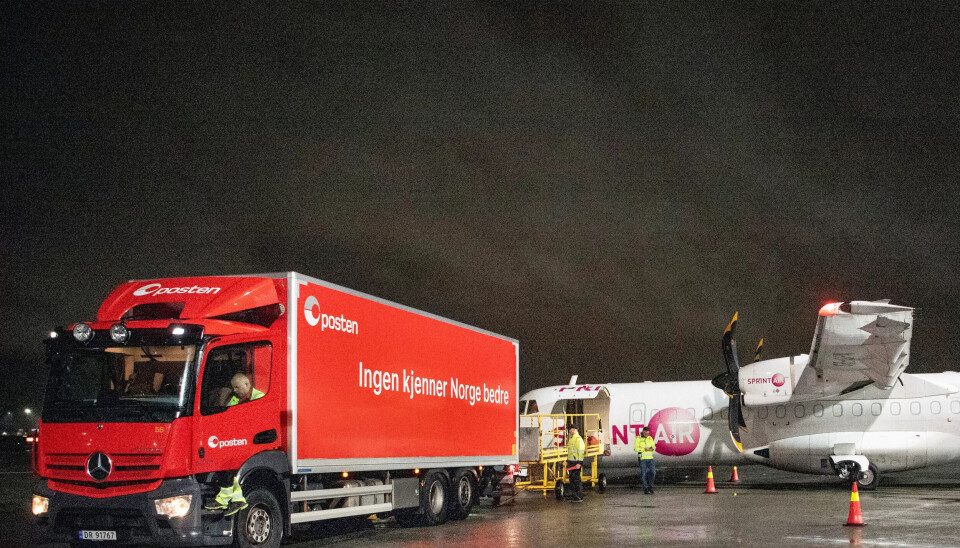 Dårlige behandling: Polske Sprintair er innleid for å transportere flypost for Posten Bring. Nå viser det seg at selskapet behandler sine ansatte svært dårlig. Stian Larsen i Norsk Flygerforbund er forundret over hvordan Posten, myndighetene og Luftfartstilsynet kan la dette skje. Dårlige behandling: Polske Sprintair er innleid for å transportere flypost for Posten Bring. Nå viser det seg at selskapet behandler sine ansatte svært dårlig. Stian Larsen i Norsk Flygerforbund er forundret over hvordan Posten, myndighetene og Luftfartstilsynet kan la dette skje.