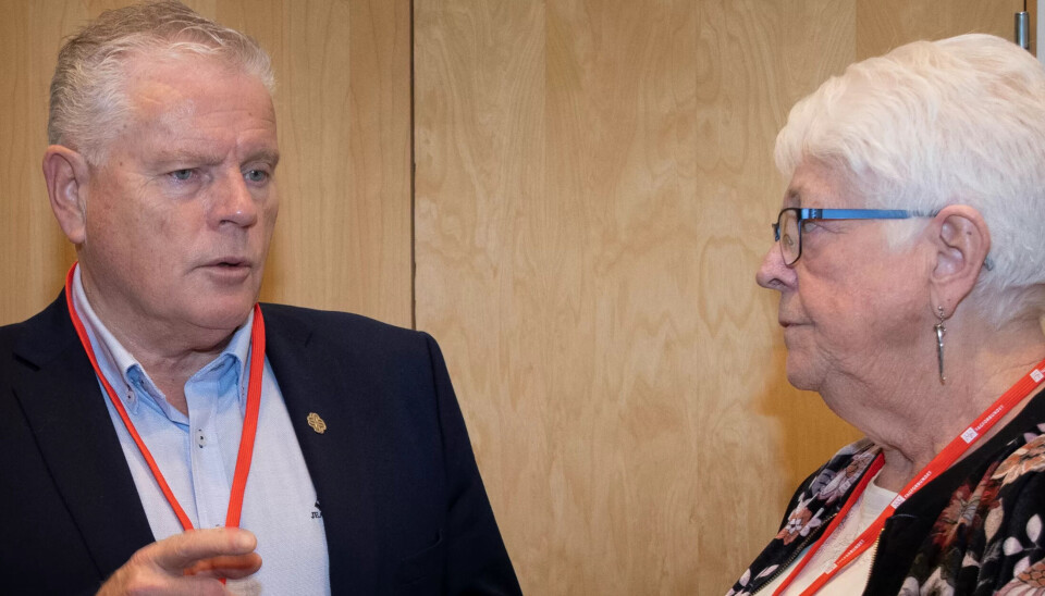 Jan Davidsen og Bjørg Hageløkken slår et slag for tannhelsa Jan Davidsen og Bjørg Hageløkken slår et slag for tannhelsa