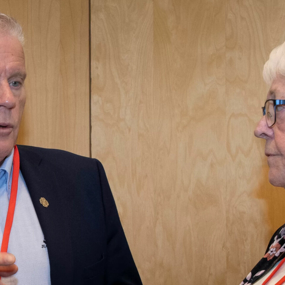 Jan Davidsen og Bjørg Hageløkken slår et slag for tannhelsa Jan Davidsen og Bjørg Hageløkken slår et slag for tannhelsa