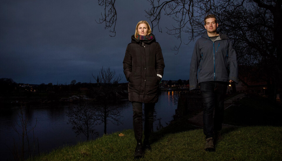 Vernepleier Kathrine Fredriksen og vernepleierstudent Sondre Lindgren er bekymret for hva støy på jobb kan gjøre med hørselen. Vernepleier Kathrine Fredriksen og vernepleierstudent Sondre Lindgren er bekymret for hva støy på jobb kan gjøre med hørselen.