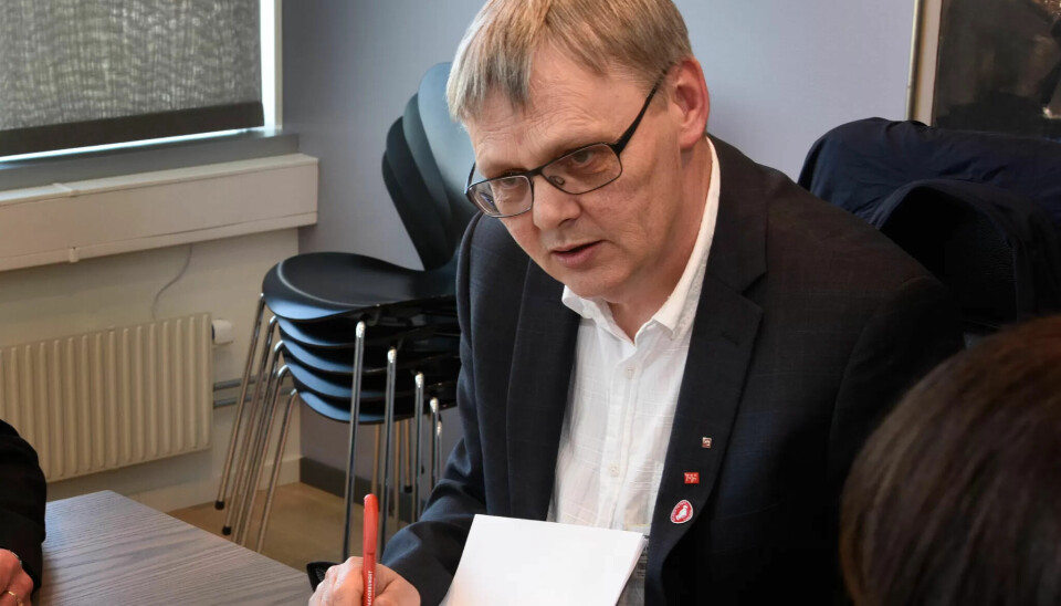 FORNØYD: Forhandlingsleder Odd-Haldgeir Larsen er fornøyd med at omsorgsansatte i Norlanda-virkeomheter får mist 8500 og en vesentlig bedre pensjonsordning. FORNØYD: Forhandlingsleder Odd-Haldgeir Larsen er fornøyd med at omsorgsansatte i Norlanda-virkeomheter får mist 8500 og en vesentlig bedre pensjonsordning.