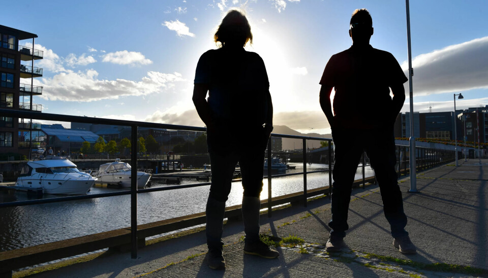 FRAKTEKRIGEN: – Den enkle løsningen på situasjonen er at sjåførene får fast ansettelse, og forutsigbar lønn. Hvis ingenting skjer, vil det bli mye mer «svart kjøring». Da blir folk tvunget til å plusse på inntekta for å overleve. Det er ikke ønskelig for noen, sier to sjåfører fra Midt-Norge. FRAKTEKRIGEN: – Den enkle løsningen på situasjonen er at sjåførene får fast ansettelse, og forutsigbar lønn. Hvis ingenting skjer, vil det bli mye mer «svart kjøring». Da blir folk tvunget til å plusse på inntekta for å overleve. Det er ikke ønskelig for noen, sier to sjåfører fra Midt-Norge.