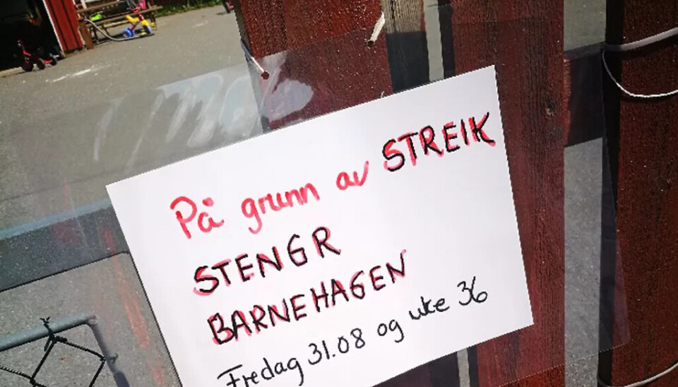 Foreldre stiller som streikevakter utenfor barnehage i streik