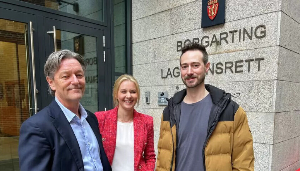 BISTAND: Advokatene Kjetil Edvardsen og Thea Rabe har bistått Fagforbundets medlemmer i saken mot Stendi. Her sammen med Ken Rogstad (til høyre). BISTAND: Advokatene Kjetil Edvardsen og Thea Rabe har bistått Fagforbundets medlemmer i saken mot Stendi. Her sammen med Ken Rogstad (til høyre).