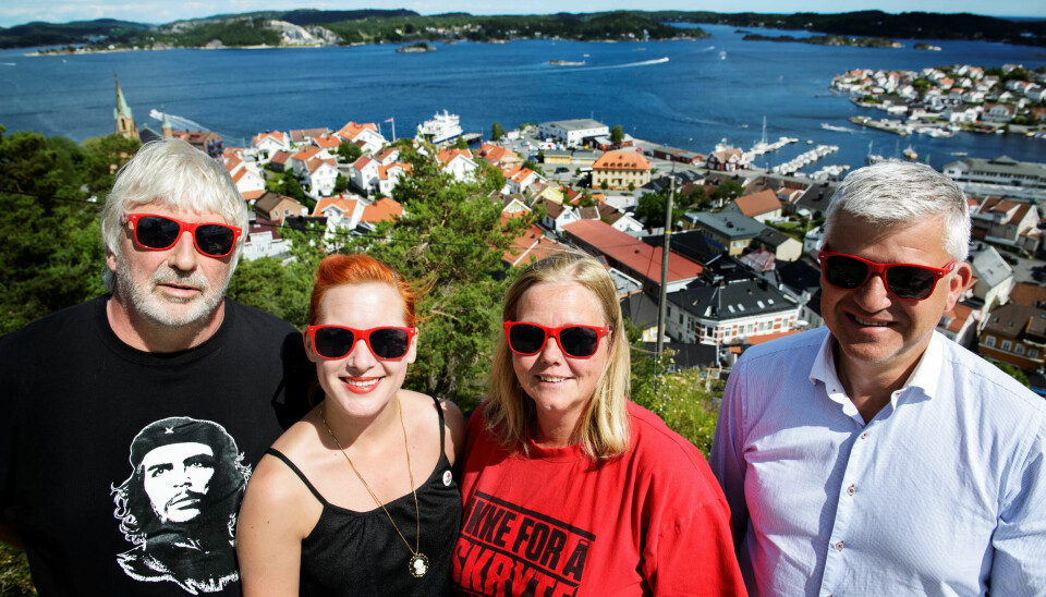 NY POLITIKK: Ordfører Jone Blikra fra Arbeiderpartiet (f.h.), varaordfører fra Rødt, Charlotte Therkelsen Sætersdal, LO-leder i Kragerø, Jorunn Tisjø og Øyvind Olsen fra SV. NY POLITIKK: Ordfører Jone Blikra fra Arbeiderpartiet (f.h.), varaordfører fra Rødt, Charlotte Therkelsen Sætersdal, LO-leder i Kragerø, Jorunn Tisjø og Øyvind Olsen fra SV.
