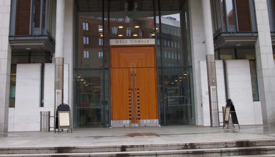 VOLDTEKT: Mannen er tiltalt for å ha misbrukt si stilling og for å ha utført oralsex på ein mann som ikkje var i stand til å motsette seg. VOLDTEKT: Mannen er tiltalt for å ha misbrukt si stilling og for å ha utført oralsex på ein mann som ikkje var i stand til å motsette seg.