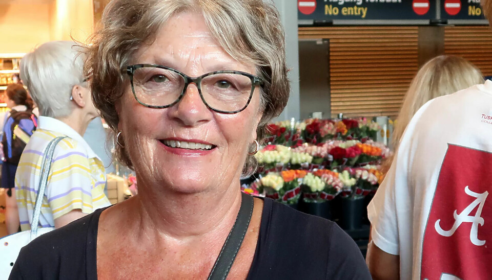 VENTER I SPENNING: Bente Christensen har fått høre at sønnen ikke er alvorlig skadet, men var spent da hun sto på Gardermoen og ventet på ham onsdag ettermiddag. VENTER I SPENNING: Bente Christensen har fått høre at sønnen ikke er alvorlig skadet, men var spent da hun sto på Gardermoen og ventet på ham onsdag ettermiddag.