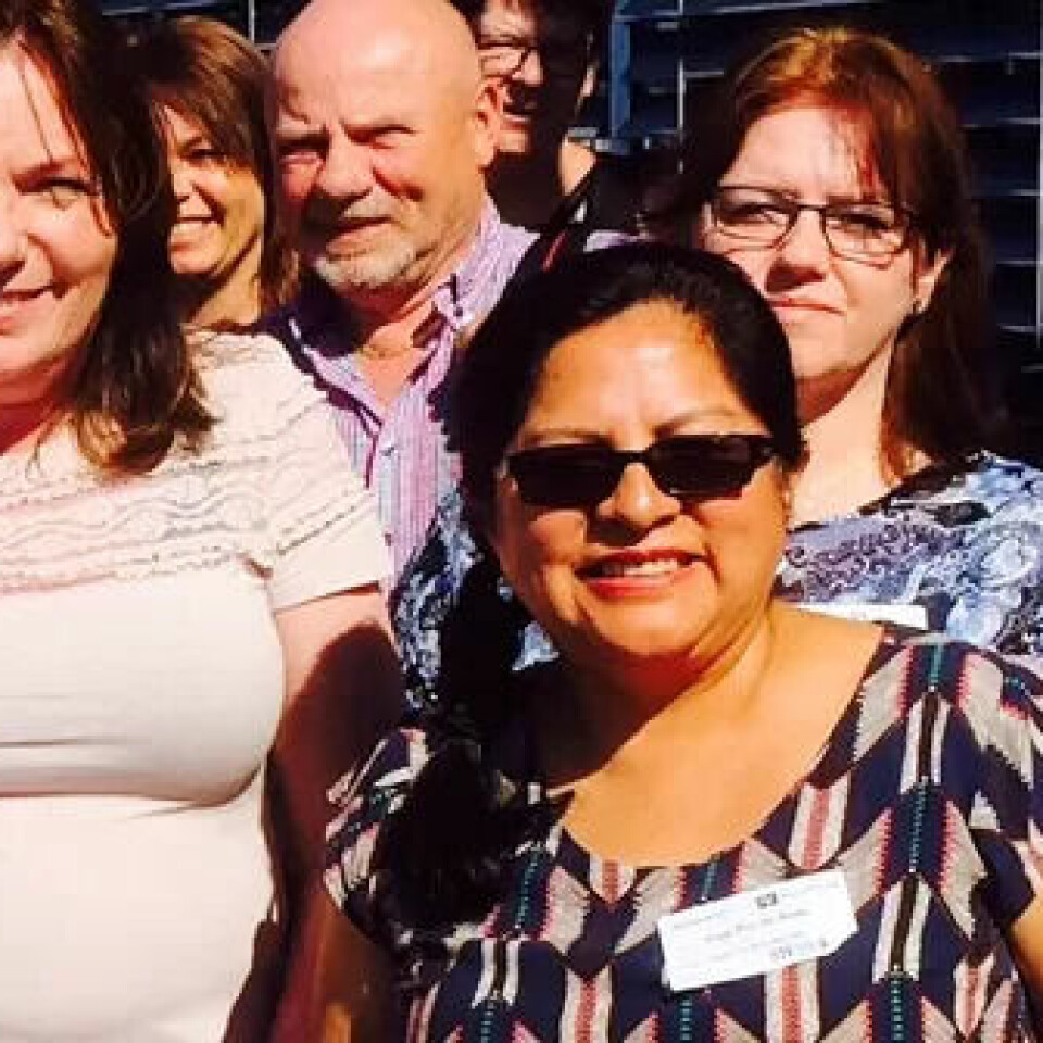 MÅ SPØRRE: Flor de Maria Vold mener flere foreninger må bli flinkere til å spørre medlemmer med minoritetsbakgrunn om de vil ta på seg verv. Her er hun flankert av tillitsvalgt-kollegaer i Fagforbundet Karmøy. MÅ SPØRRE: Flor de Maria Vold mener flere foreninger må bli flinkere til å spørre medlemmer med minoritetsbakgrunn om de vil ta på seg verv. Her er hun flankert av tillitsvalgt-kollegaer i Fagforbundet Karmøy.