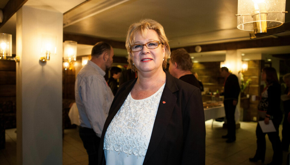 FLAUT: Tone Sønsterud og Arbeiderpartiet opprettholder støtten på 700 0000 kroner til Geneveskolen i sitt alternative statsbudsjett. I tillegg til LO blir skoletilbudet benyttet av YS, Unio, Utdanningsforbundet og Fiskarlaget FLAUT: Tone Sønsterud og Arbeiderpartiet opprettholder støtten på 700 0000 kroner til Geneveskolen i sitt alternative statsbudsjett. I tillegg til LO blir skoletilbudet benyttet av YS, Unio, Utdanningsforbundet og Fiskarlaget