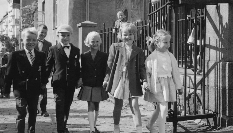 FRA GAMLE DAGER: Et laminert ark med foto og fakta fra byen eller bygda kan gi næring til samtaler og nøkkel til minner. FRA GAMLE DAGER: Et laminert ark med foto og fakta fra byen eller bygda kan gi næring til samtaler og nøkkel til minner.
