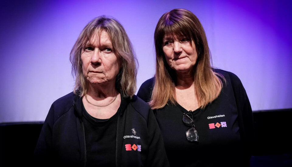 OUTSOURCES? Renholder Anne Hallan (til høyre), som har jobbet i 17 år i Olavshallen og Ingvild Hahn, som har vært der i 11 år, ønsker å fortsette som før i bedriften. OUTSOURCES? Renholder Anne Hallan (til høyre), som har jobbet i 17 år i Olavshallen og Ingvild Hahn, som har vært der i 11 år, ønsker å fortsette som før i bedriften.