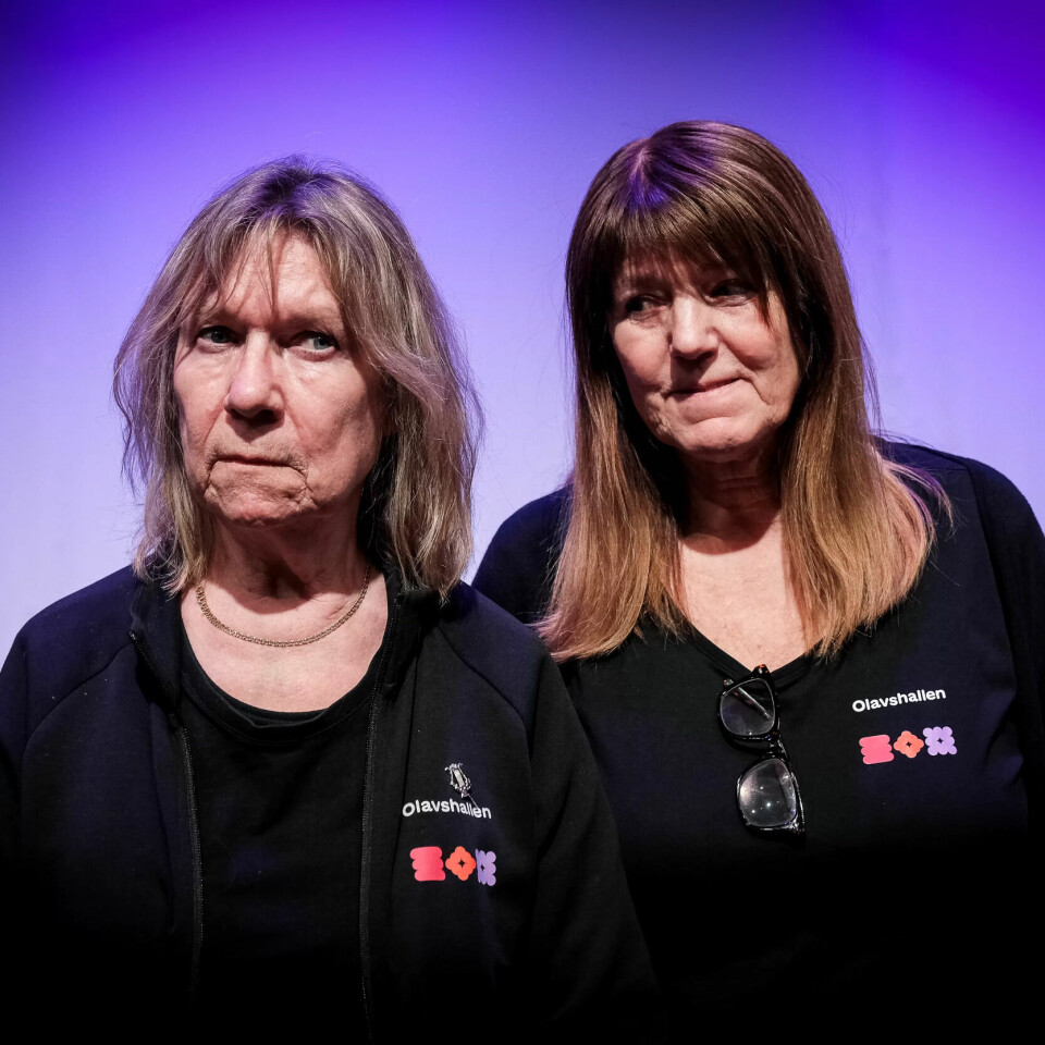 OUTSOURCES? Renholder Anne Hallan (til høyre), som har jobbet i 17 år i Olavshallen og Ingvild Hahn, som har vært der i 11 år, ønsker å fortsette som før i bedriften. OUTSOURCES? Renholder Anne Hallan (til høyre), som har jobbet i 17 år i Olavshallen og Ingvild Hahn, som har vært der i 11 år, ønsker å fortsette som før i bedriften.