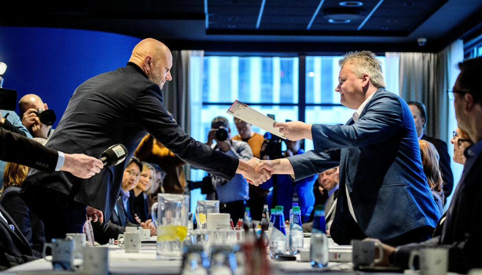 Oppgjøret i industrien legger rammene for andre lønnsoppgjør. På bildet ser du startskuddet i 2020 da Jørn Eggum (til høyre) leverte kravene fra Fellesforbundet til Norsk Industri-sjef Stein Lier-Hansen. Oppgjøret i industrien legger rammene for andre lønnsoppgjør. På bildet ser du startskuddet i 2020 da Jørn Eggum (til høyre) leverte kravene fra Fellesforbundet til Norsk Industri-sjef Stein Lier-Hansen.